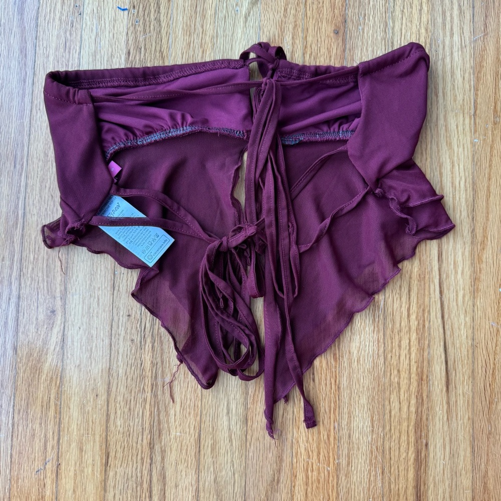 Edikted Ariyah Open Tie Back Ruffle Mesh Top - Picture 7 of 8